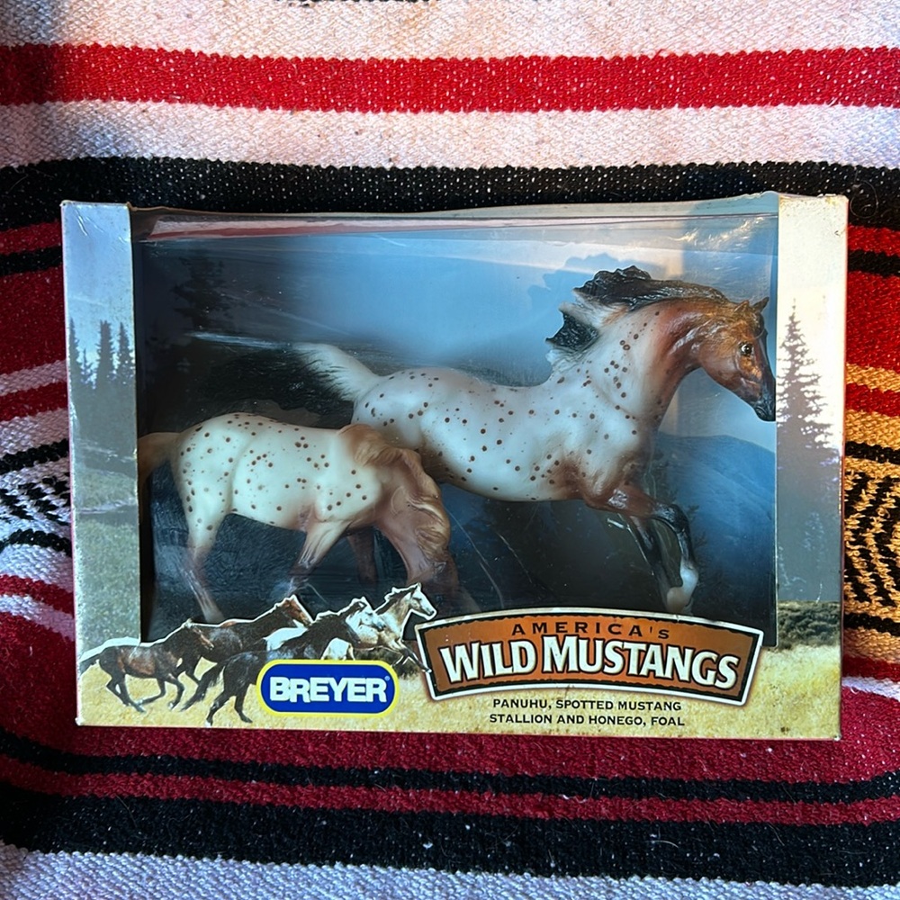 Breyer
America’s Wild Mustangs